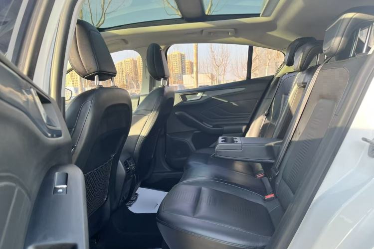 Used Ford Focus Active 2020 EcoBoost 180 Automatic Titanium Edition Interior 7