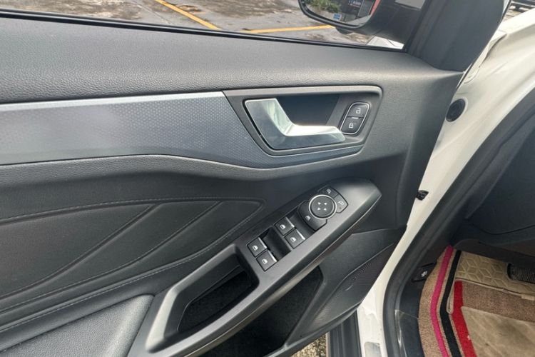 Used Ford Focus Active 2020 EcoBoost 180 Automatic Trendy Model Interior 8