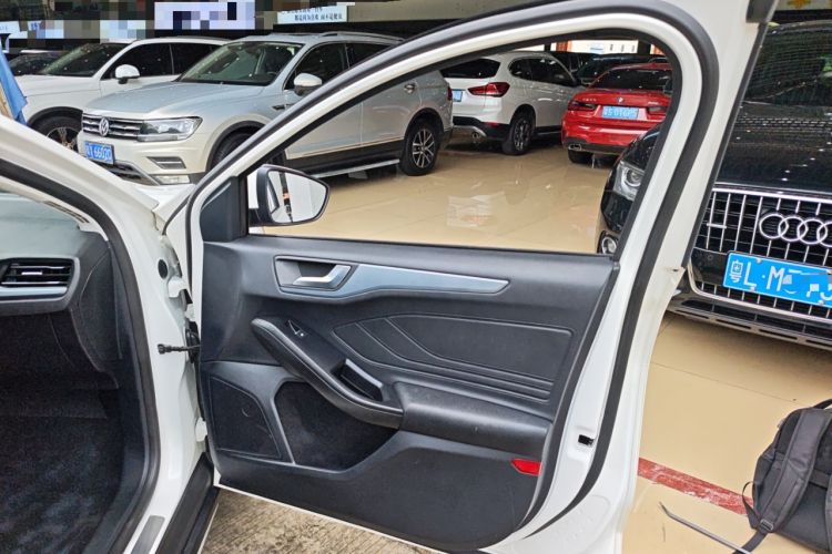 Used Ford Focus Active 2020 EcoBoost 180 Automatic Trendy Model Right Front Door Interior