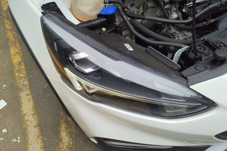 Used Ford Focus Active 2020 EcoBoost 180 Automatic Titanium Edition Right Front Headlight