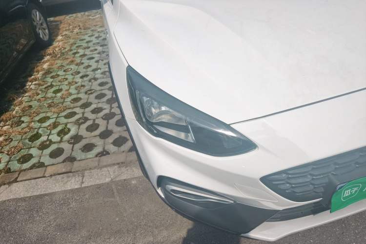 Used Ford Focus Active 2020 EcoBoost 180 Automatic Trendy Model Right Front Headlight