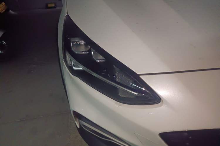 Used Ford Focus Active 2020 EcoBoost 180 Automatic Titanium Edition Right Front Headlight