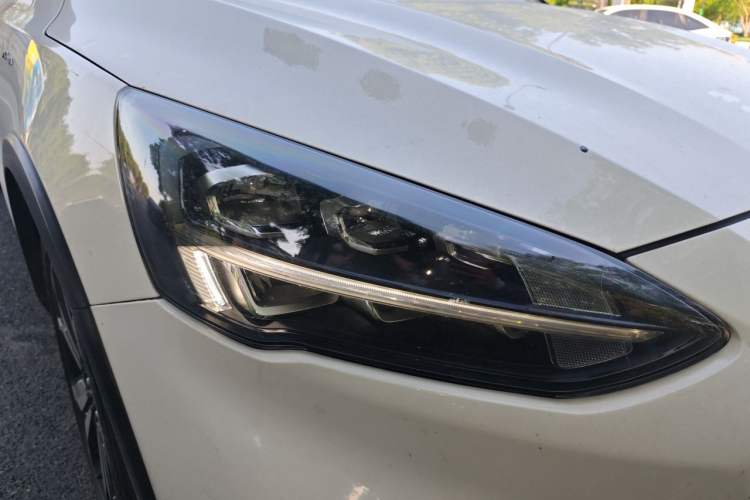 Used Ford Focus Active 2020 EcoBoost 180 Automatic Titanium Edition Right Front Headlight