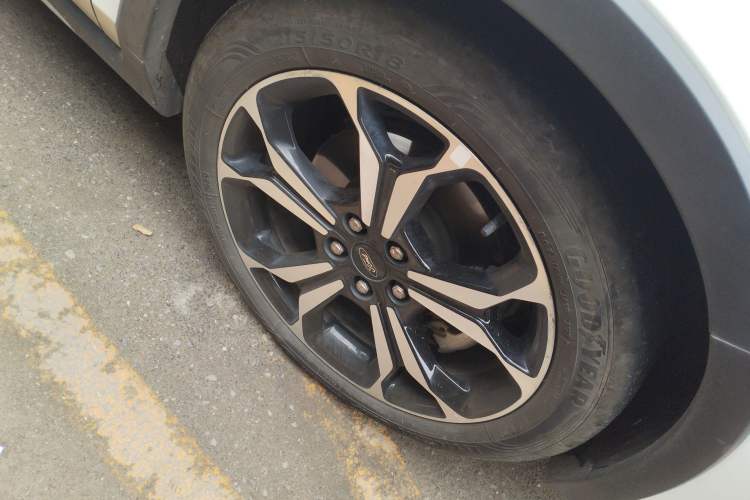 Used Ford Focus Active 2020 EcoBoost 180 Automatic Titanium Edition Right Front Wheel Hub