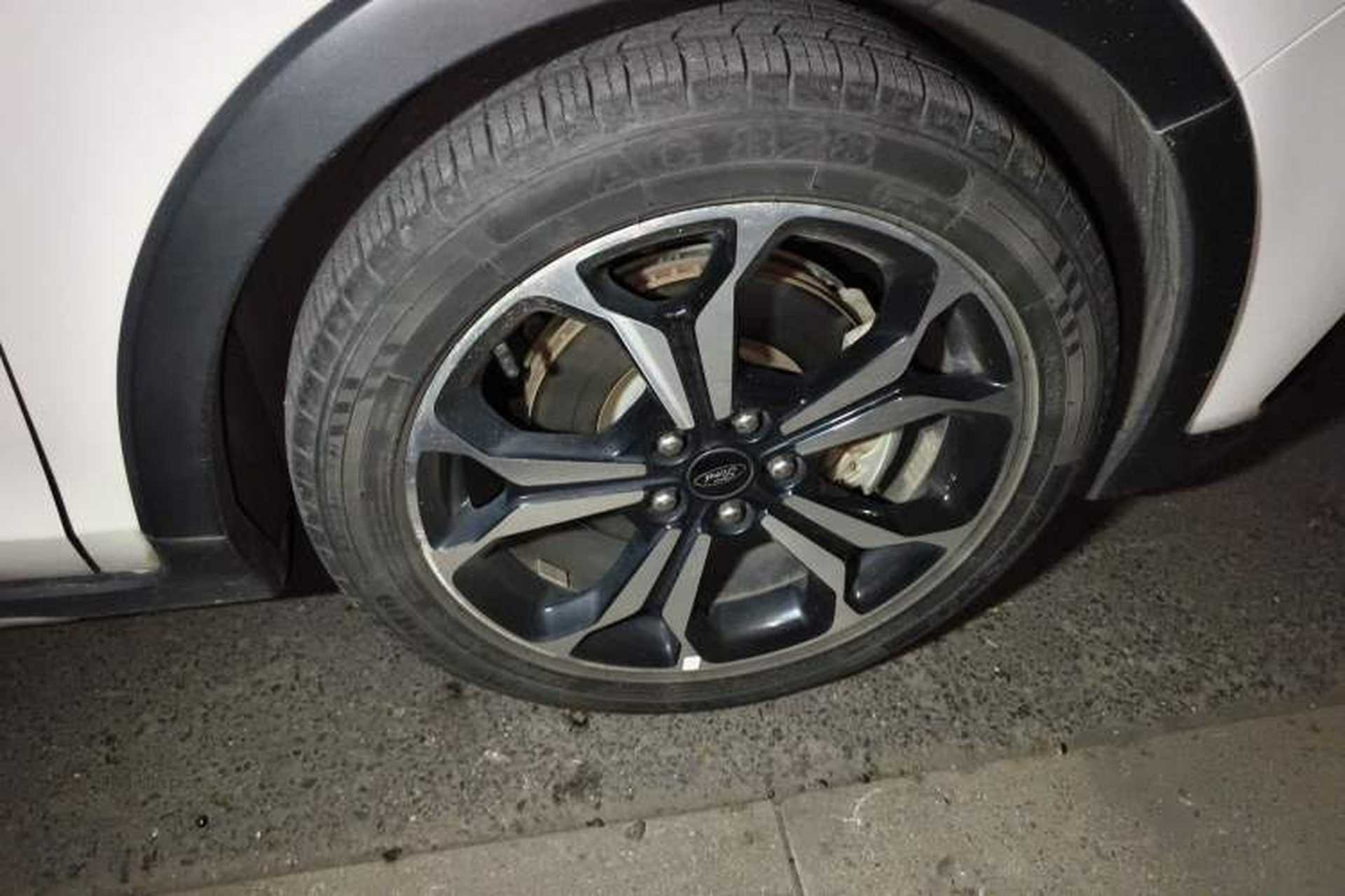 Used Ford Focus Active 2020 EcoBoost 180 Automatic Titanium Edition Right Front Wheel Hub