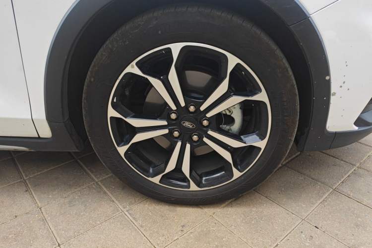 Used Ford Focus Active 2020 EcoBoost 180 Automatic Titanium Edition Right Front Wheel Hub