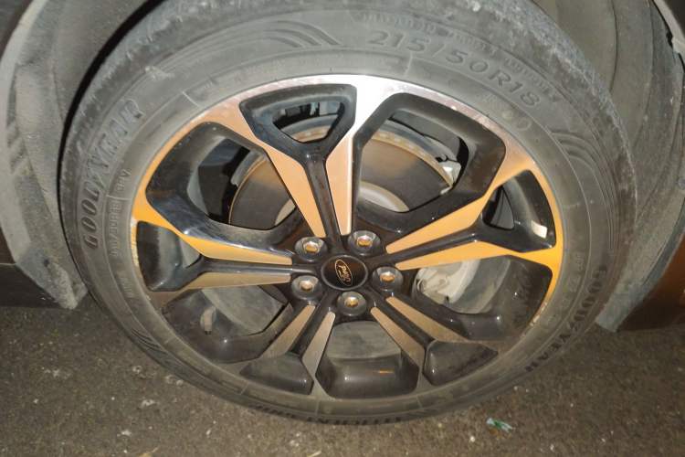 Used Ford Focus Active 2020 EcoBoost 180 Automatic Titanium Edition Right Front Wheel Hub