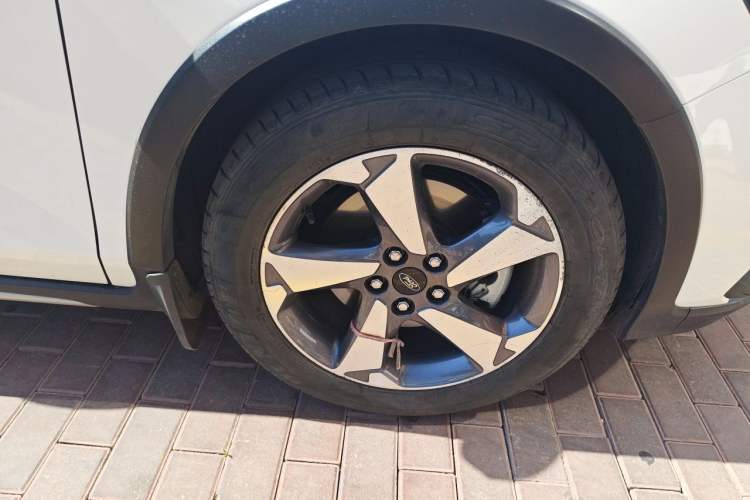 Used Ford Focus Active 2020 EcoBoost 180 Automatic Trendy Model Right Front Wheel Hub