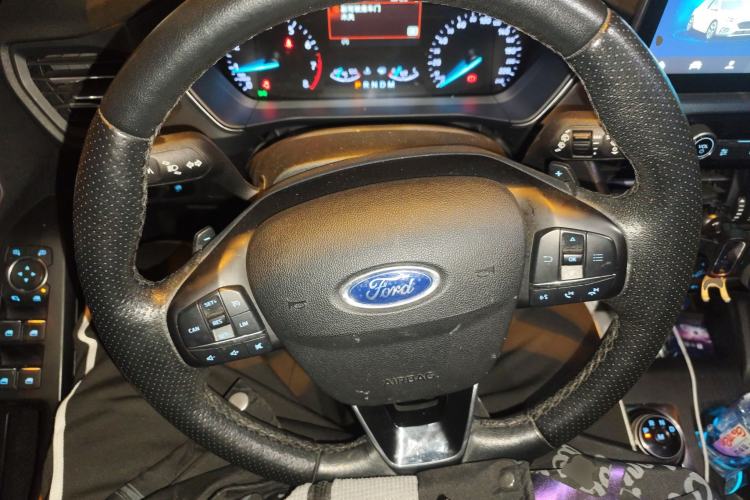 Used Ford Focus Active 2020 EcoBoost 180 Automatic Titanium Edition Steering Wheel