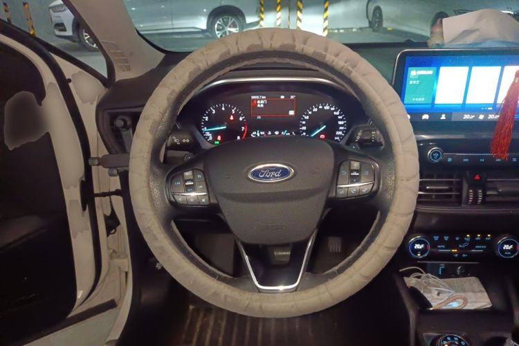 Used Ford Focus Active 2020 EcoBoost 180 Automatic Titanium Edition Steering Wheel