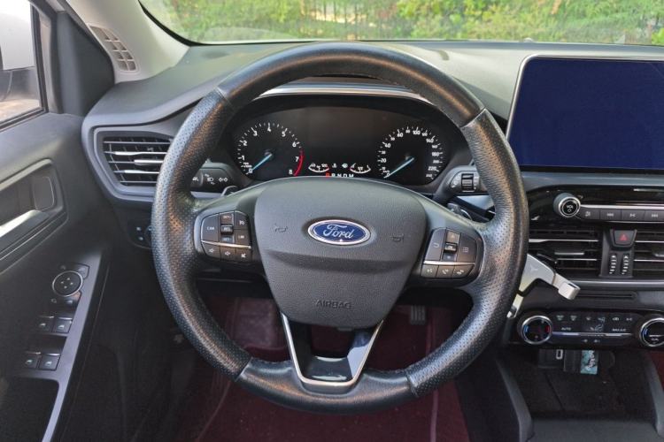 Used Ford Focus Active 2020 EcoBoost 180 Automatic Titanium Edition Steering Wheel