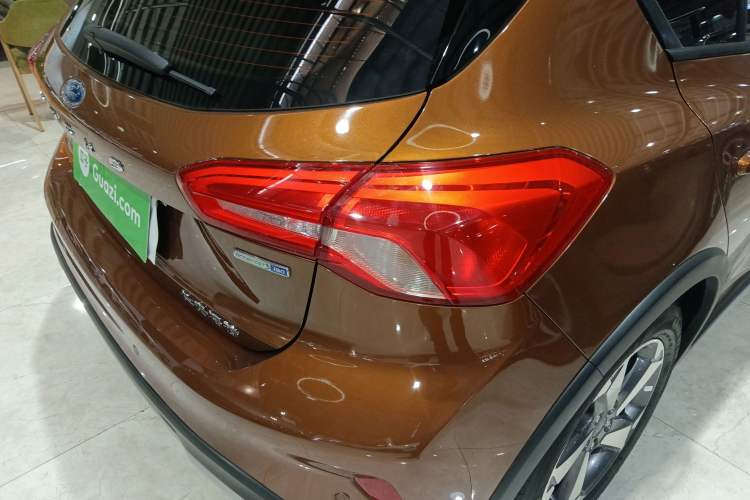 Used Ford Focus Active 2021 EcoBoost 180 Automatic Trendy Model Exterior 6