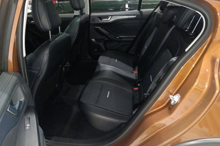 Used Ford Focus Active 2021 EcoBoost 180 Automatic Trendy Model Interior 4