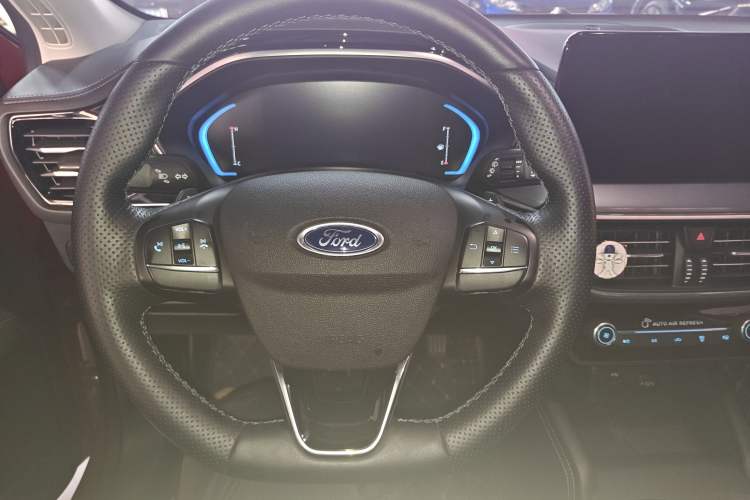 Used Ford Focus Active 2021 EcoBoost 180 Automatic Trendy Model Steering Wheel