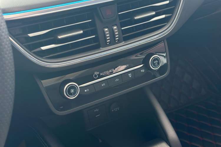 Used Ford Focus Active 2021 EcoBoost 180 Automatic Trendy Model Audio And AC Panel