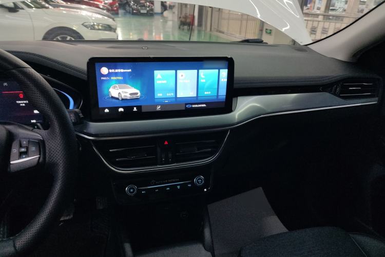 Used Ford Focus Active 2021 EcoBoost 180 Automatic Trendy Model Center Console