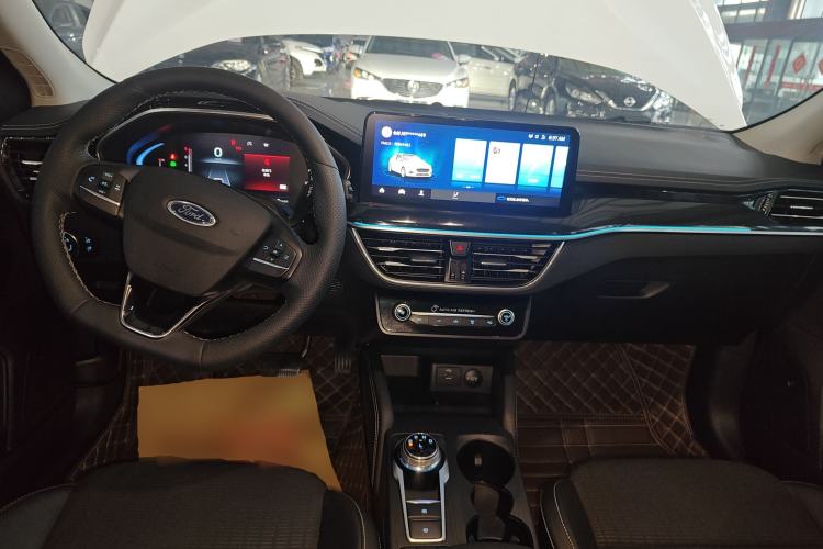 Used Ford Focus Active 2021 EcoBoost 180 Automatic Trendy Model Center Console