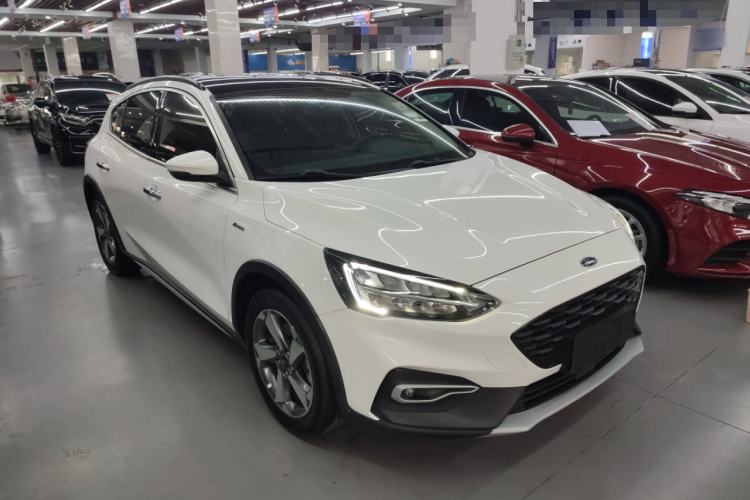 Used Ford Focus Active 2021 EcoBoost 180 Automatic Trendy Model Front Right 45 Deg