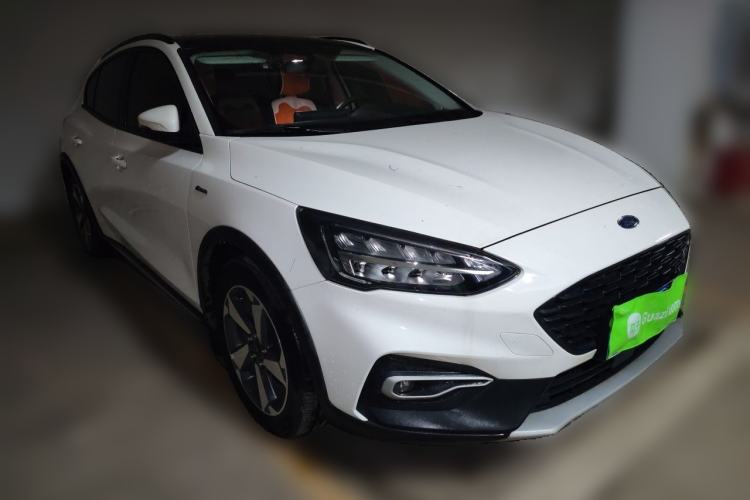 Used Ford Focus Active 2021 EcoBoost 180 Automatic Trendy Model Front Right 45 Deg