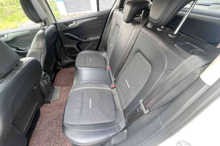 Used Ford Focus Active 2021 EcoBoost 180 Automatic Trendy Model Interior 2