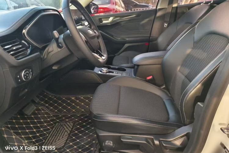 Used Ford Focus Active 2021 EcoBoost 180 Automatic Trendy Model Interior 2