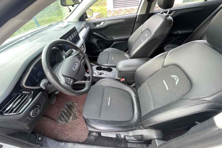 Used Ford Focus Active 2021 EcoBoost 180 Automatic Trendy Model Interior 3