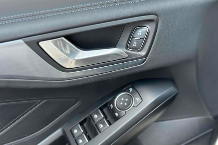Used Ford Focus Active 2021 EcoBoost 180 Automatic Trendy Model Interior 3