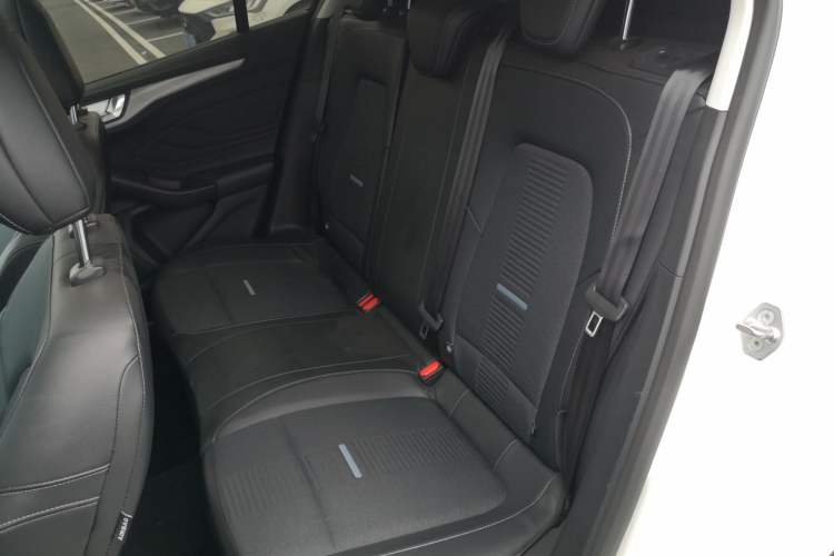 Used Ford Focus Active 2021 EcoBoost 180 Automatic Trendy Model Interior 4