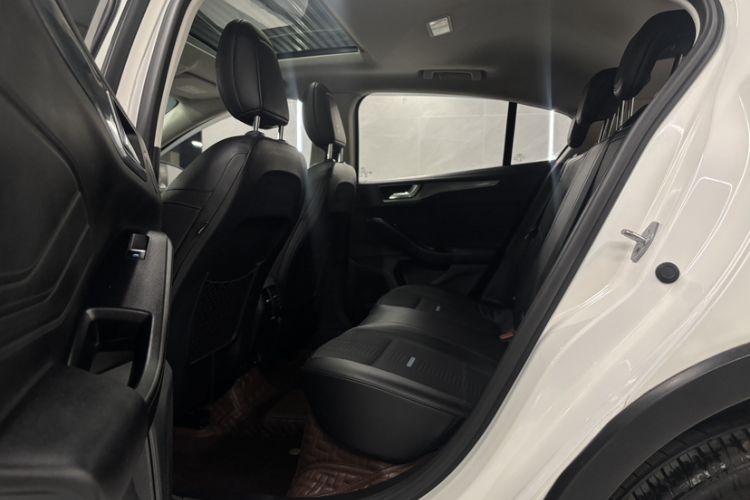 Used Ford Focus Active 2021 EcoBoost 180 Automatic Trendy Model Interior 4