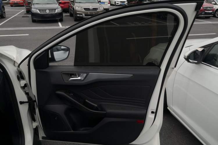 Used Ford Focus Active 2021 EcoBoost 180 Automatic Trendy Model Interior 5