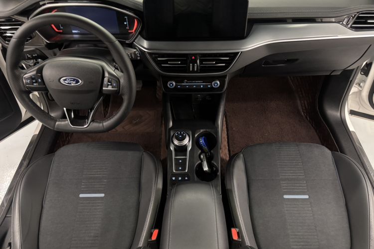 Used Ford Focus Active 2021 EcoBoost 180 Automatic Trendy Model Interior 5