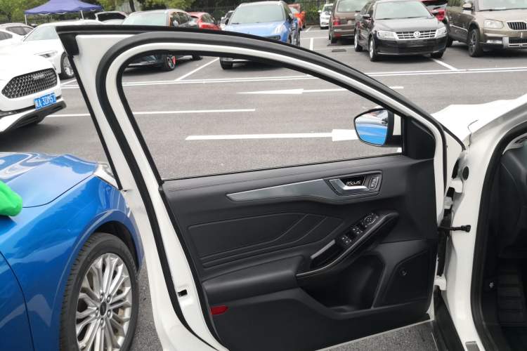Used Ford Focus Active 2021 EcoBoost 180 Automatic Trendy Model Interior 7