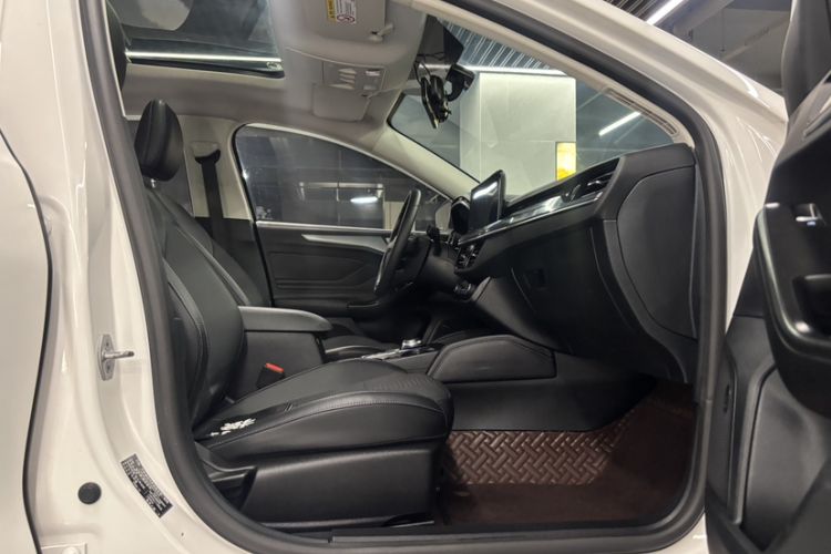 Used Ford Focus Active 2021 EcoBoost 180 Automatic Trendy Model Interior 7