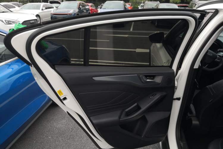 Used Ford Focus Active 2021 EcoBoost 180 Automatic Trendy Model Interior 8