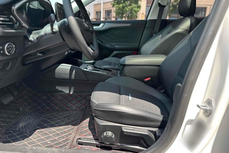 Used Ford Focus Active 2021 EcoBoost 180 Automatic Trendy Model Interior 8