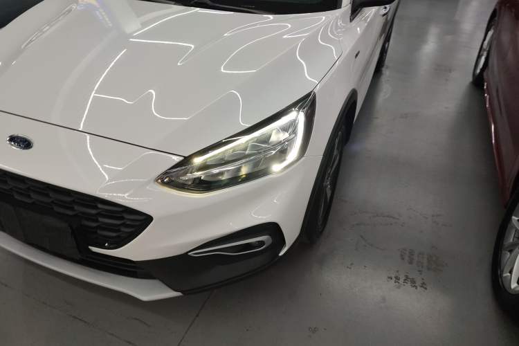 Used Ford Focus Active 2021 EcoBoost 180 Automatic Trendy Model Left Front Headlight