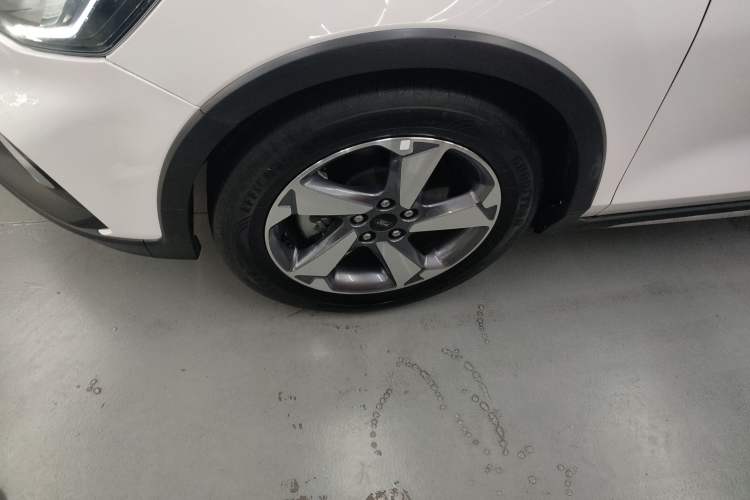 Used Ford Focus Active 2021 EcoBoost 180 Automatic Trendy Model Left Front Wheel Hub
