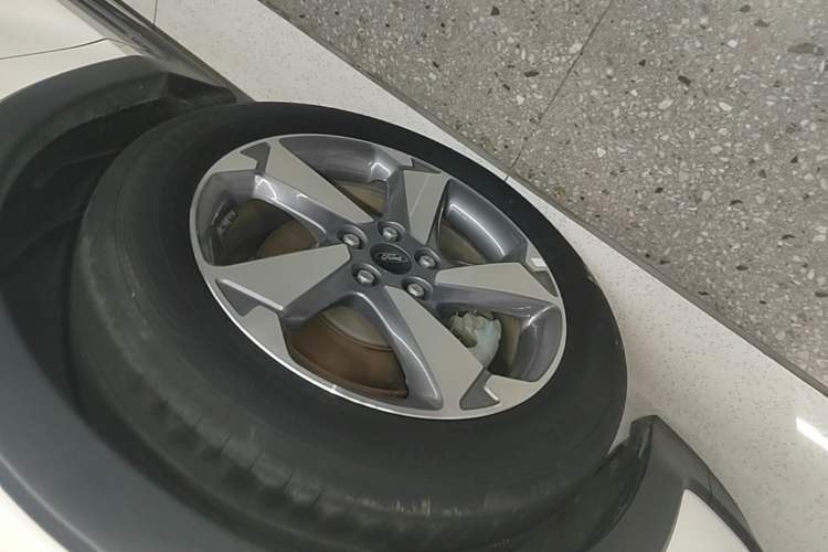 Used Ford Focus Active 2021 EcoBoost 180 Automatic Trendy Model Left Front Wheel Hub