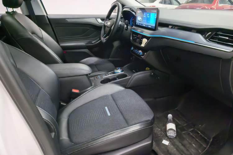 Used Ford Focus Active 2021 EcoBoost 180 Automatic Trendy Model Right Front Seat