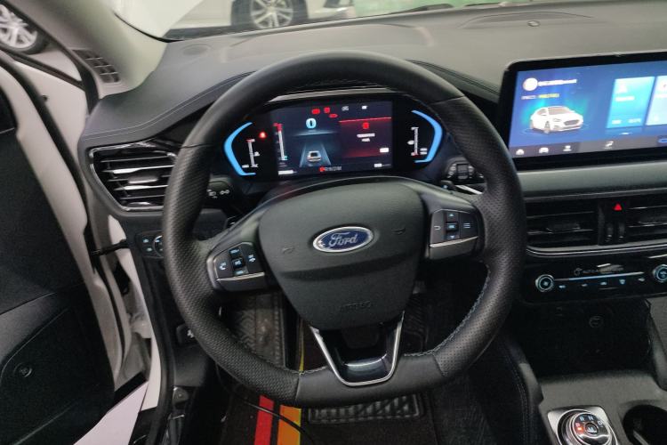 Used Ford Focus Active 2021 EcoBoost 180 Automatic Trendy Model Steering Wheel