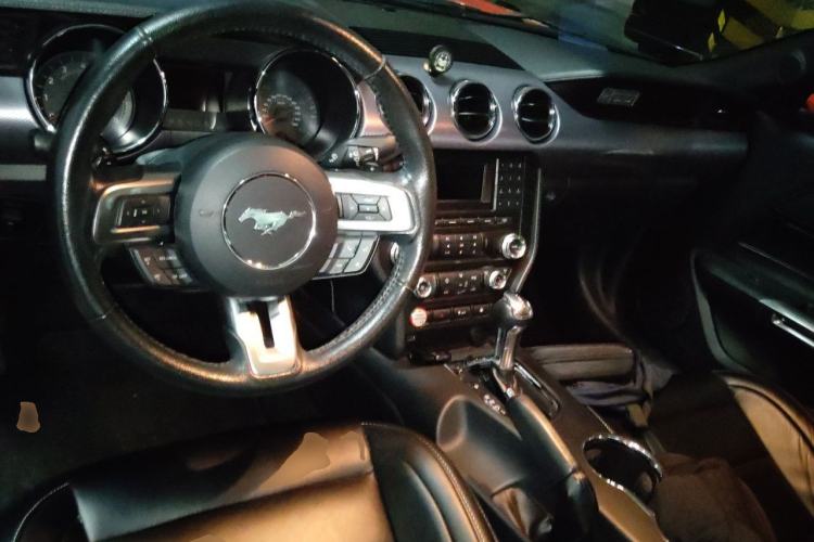 Used Ford GT  Center Console