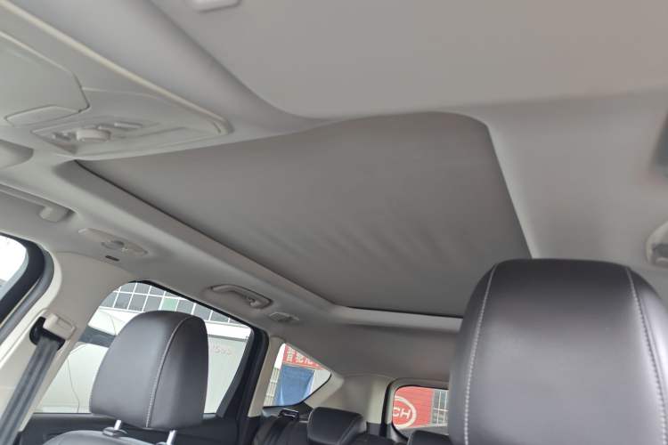 Used Ford Kuga 2015 2.0L GTDi Four-Wheel Drive Prestige Model Interior 4