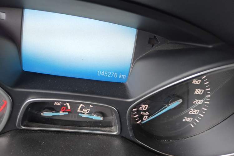 Used Ford Kuga 2015 2.0L GTDi Four-Wheel Drive Prestige Model Odometer Close Up