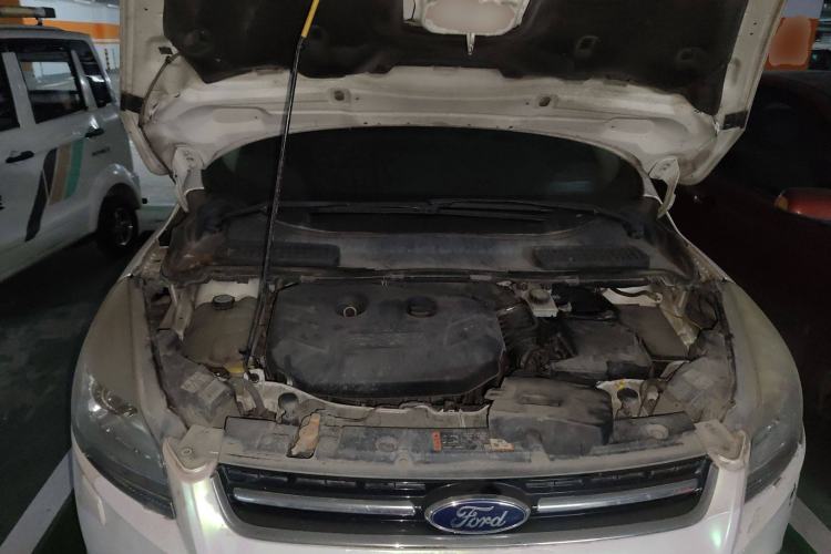 Used Ford Kuga 2015 2.0L GTDi Four-Wheel-Drive Sport Model Engine Bay