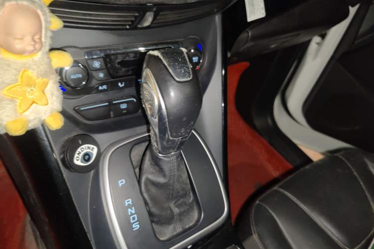 Used Ford Kuga 2015 2.0L GTDi Four-Wheel-Drive Sport Model Gear Lever