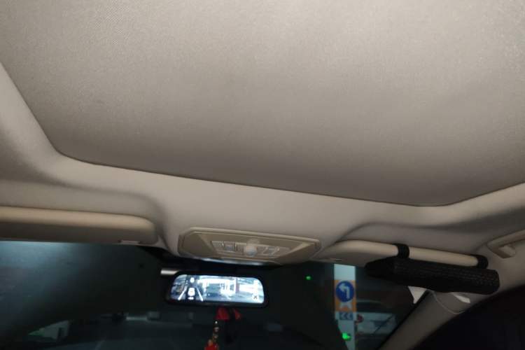 Used Ford Kuga 2015 2.0L GTDi Four-Wheel-Drive Sport Model Headliner