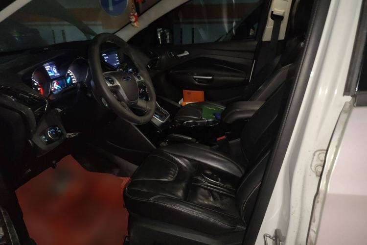 Used Ford Kuga 2015 2.0L GTDi Four-Wheel-Drive Sport Model Left Front Seat