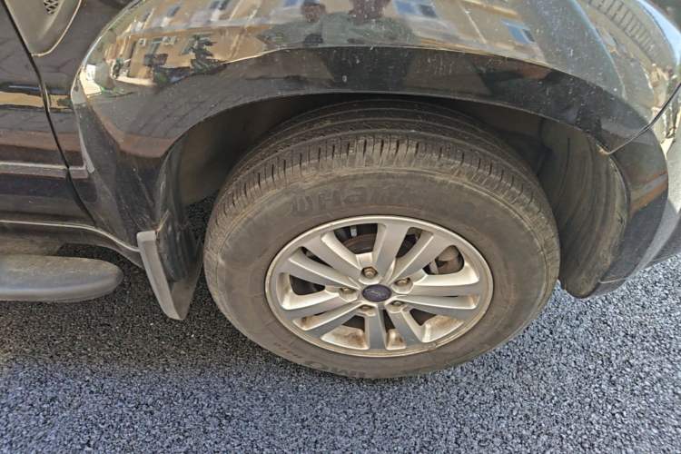 Used Ford Kuga  Right Front Wheel Hub
