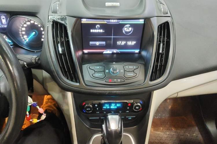 Used Ford Kuga 2013 1.6L GTDi 4x4 Elite Model Audio And AC Panel
