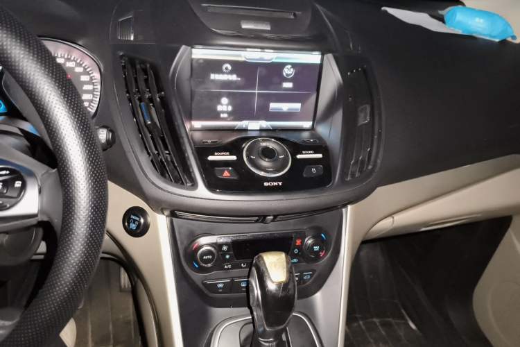 Used Ford Kuga 2013 2.0L GTDi Four-Wheel Drive Premium Model Audio And AC Panel